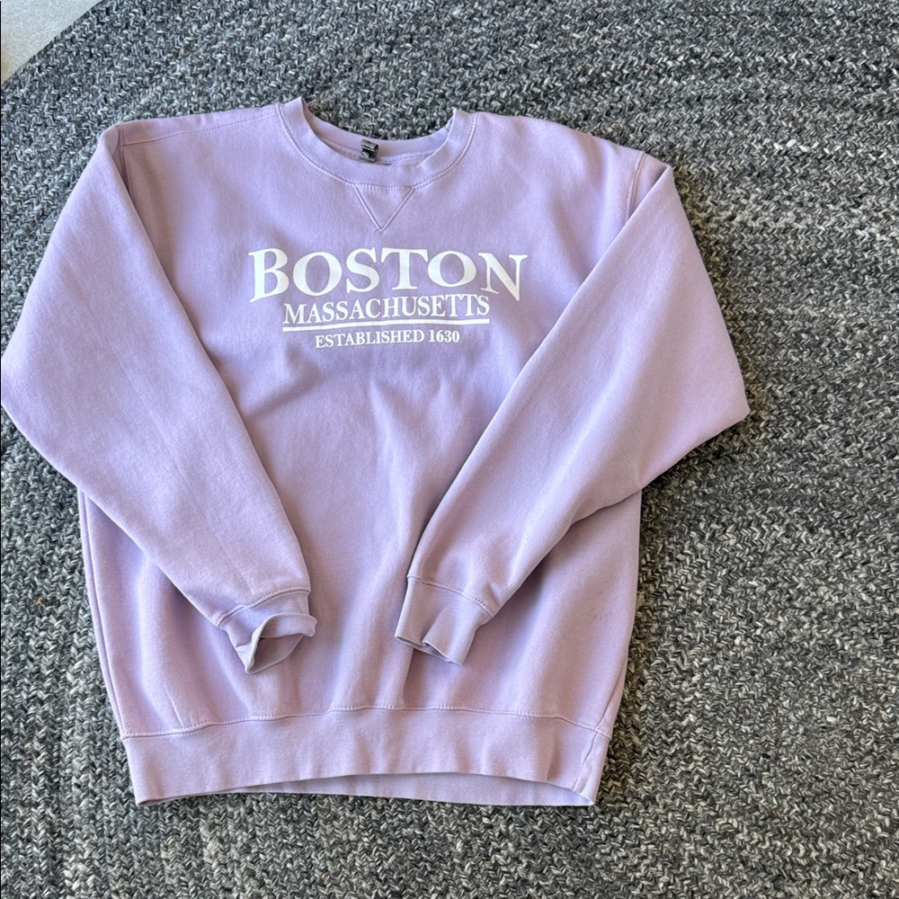 Boston Ma  XL sweat shirt light purple color, by Miltex